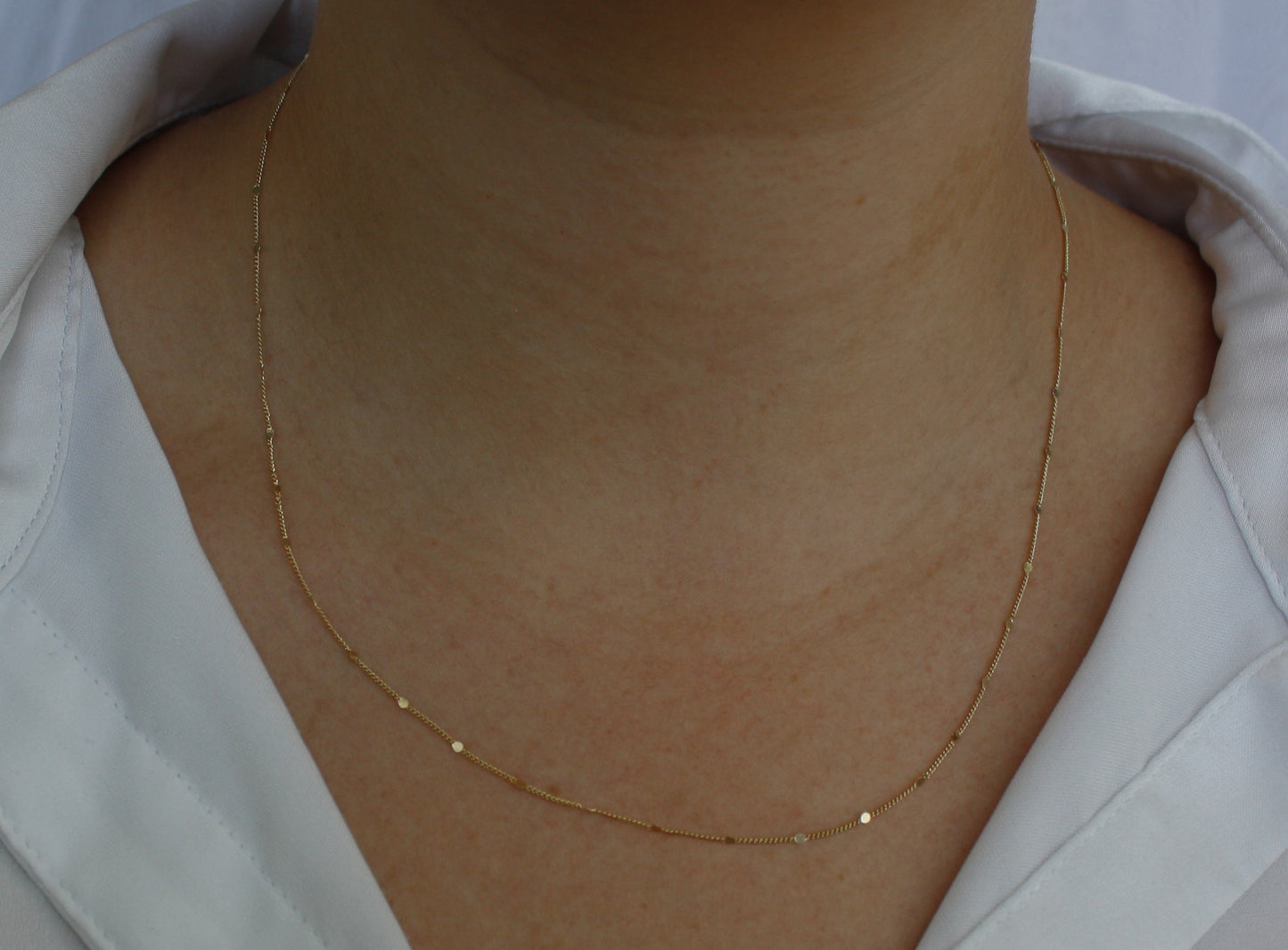 Iris Pressed Oval Necklace (18K Gold Filled)