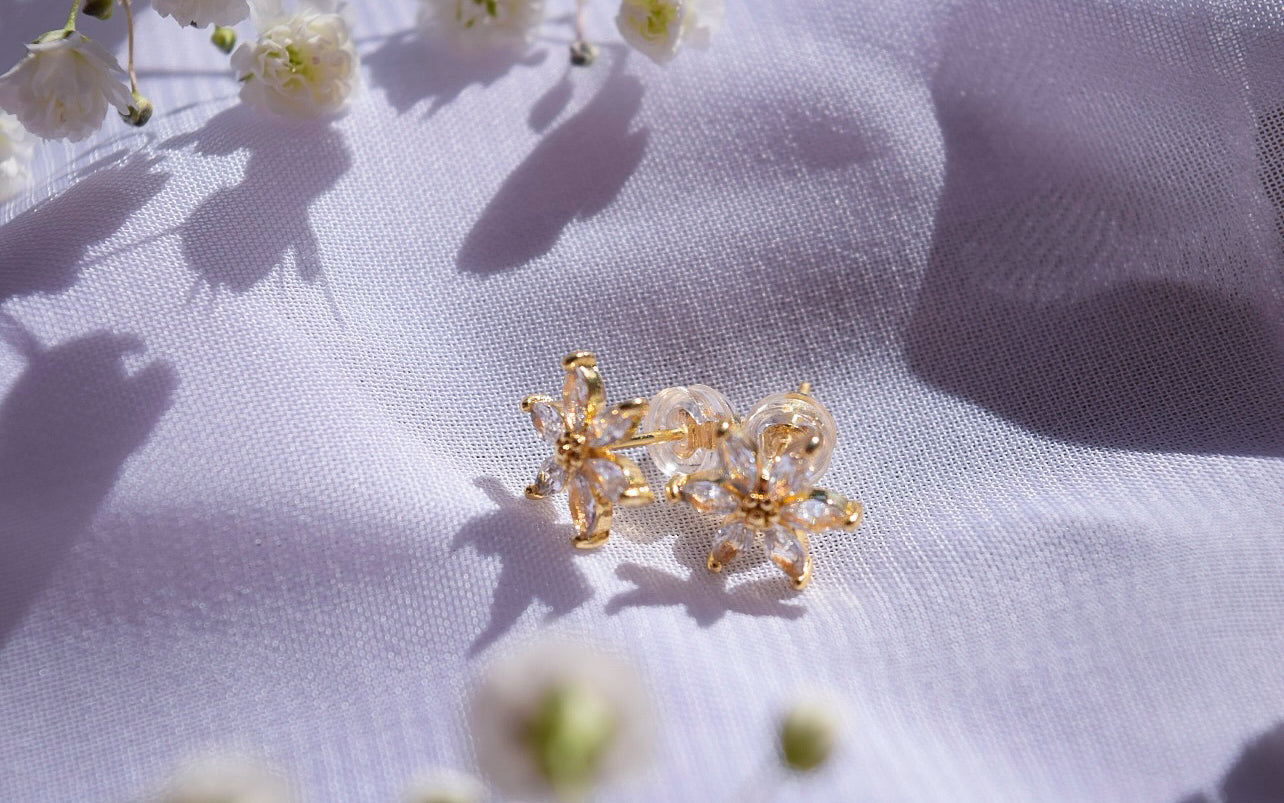 Daisy Flower Studs (18K Gold Filled)