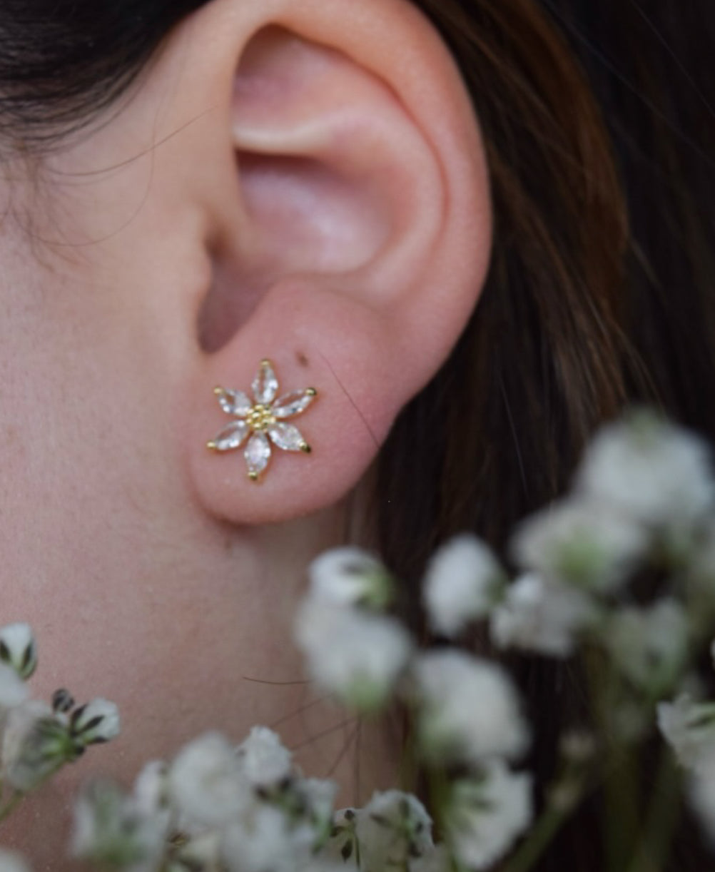 Daisy Flower Studs (18K Gold Filled)