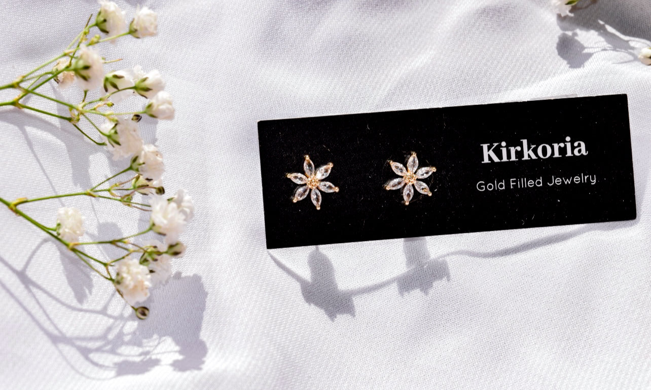 Daisy Flower Studs (18K Gold Filled)