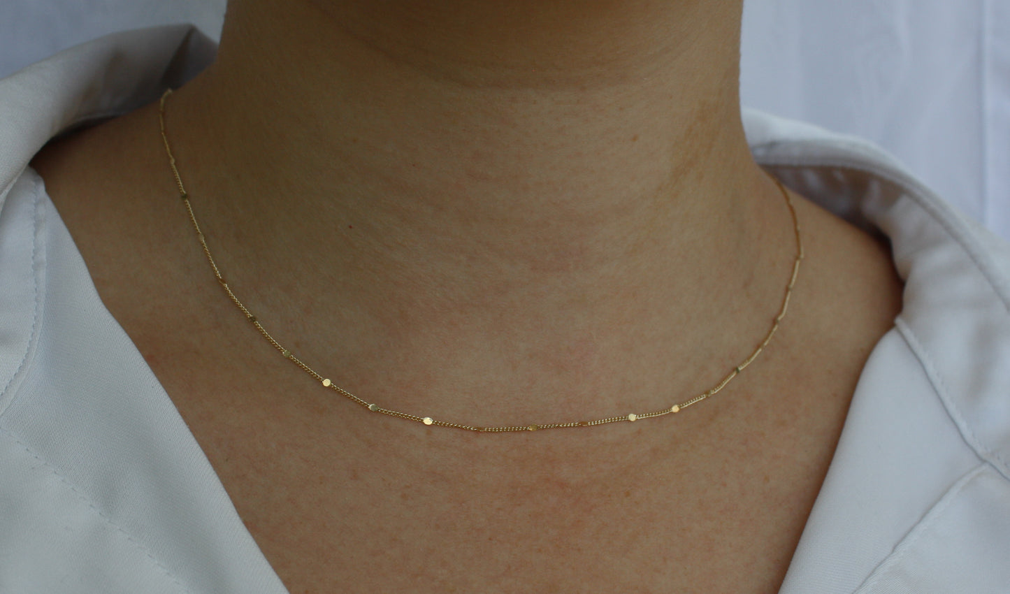 Iris Pressed Oval Necklace (18K Gold Filled)